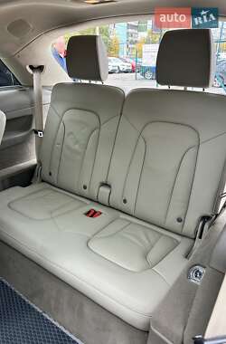 Позашляховик / Кросовер Audi Q7 2012 в 