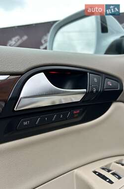 Позашляховик / Кросовер Audi Q7 2012 в 
