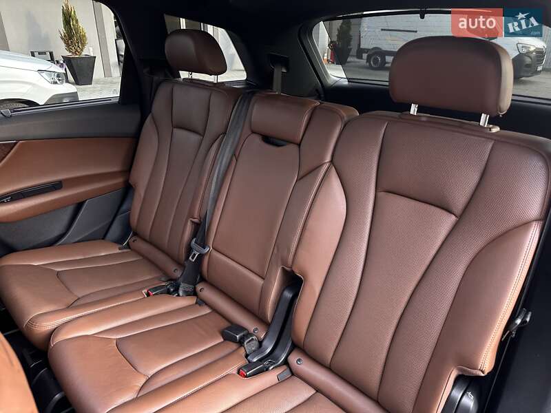 Позашляховик / Кросовер Audi Q7 2017 в Мукачевому