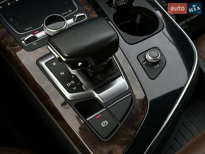 Позашляховик / Кросовер Audi Q7 2017 в Мукачевому