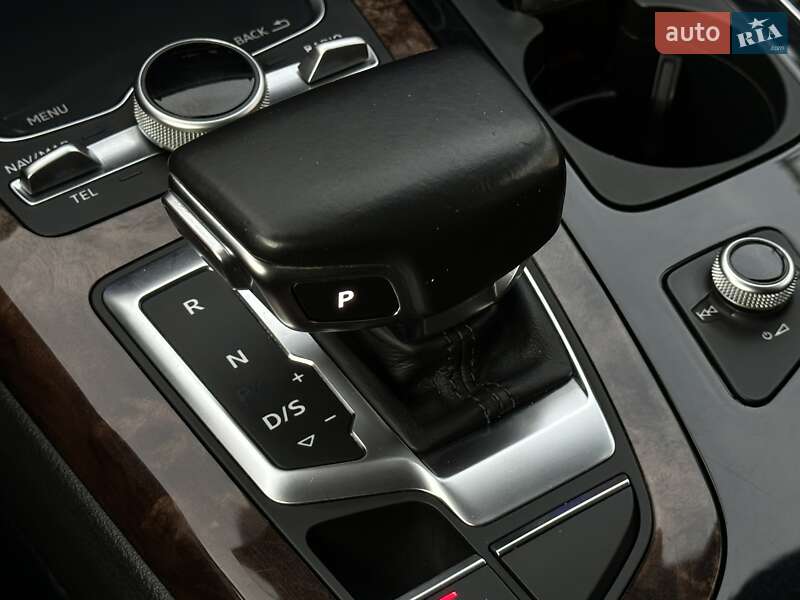 Позашляховик / Кросовер Audi Q7 2017 в Мукачевому