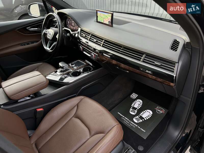 Позашляховик / Кросовер Audi Q7 2017 в Мукачевому