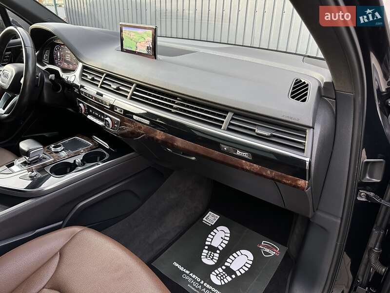 Позашляховик / Кросовер Audi Q7 2017 в Мукачевому
