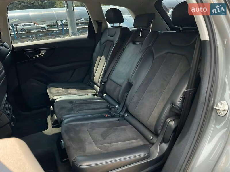 Позашляховик / Кросовер Audi Q7 2015 в Києві