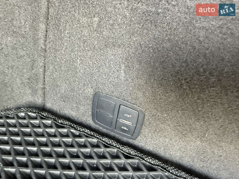 Внедорожник / Кроссовер Audi Q7 2010 в Хусте