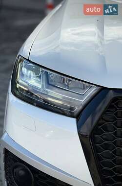 Позашляховик / Кросовер Audi Q7 2018 в 