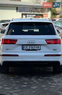 Позашляховик / Кросовер Audi Q7 2018 в 