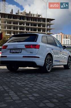 Позашляховик / Кросовер Audi Q7 2018 в 