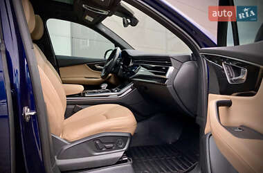 Позашляховик / Кросовер Audi Q7 2020 в 