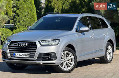 Внедорожник / Кроссовер Audi Q7 2017 в 