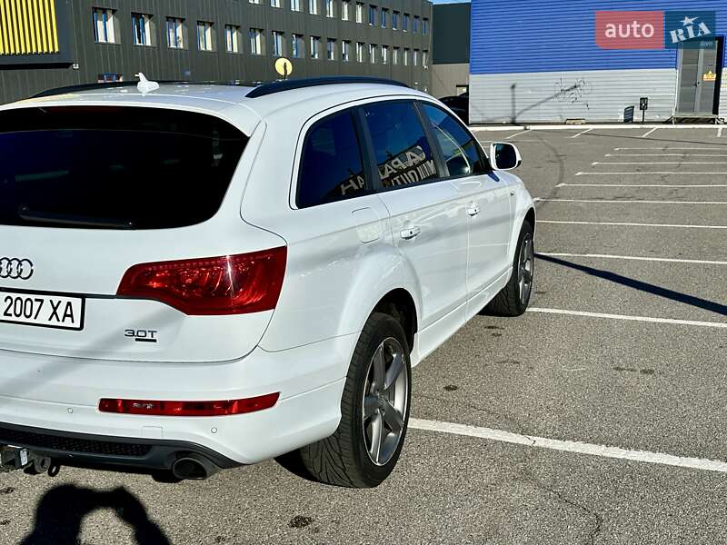 Внедорожник / Кроссовер Audi Q7 2015 в Киеве