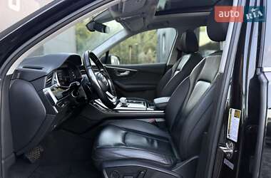 Позашляховик / Кросовер Audi Q7 2020 в  фото 32 Позашляховик / Кросовер Audi Q7 2020 в