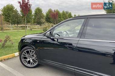 Позашляховик / Кросовер Audi Q7 2017 в  фото 10 Позашляховик / Кросовер Audi Q7 2017 в