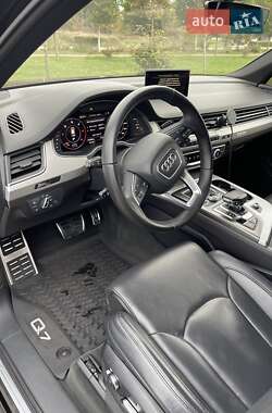 Позашляховик / Кросовер Audi Q7 2017 в  фото 15 Позашляховик / Кросовер Audi Q7 2017 в