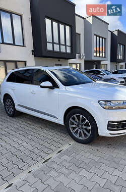 Позашляховик / Кросовер Audi Q7 2017 в 