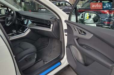 Позашляховик / Кросовер Audi Q7 2025 в 