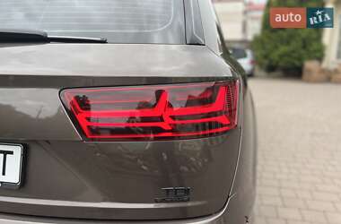 Позашляховик / Кросовер Audi Q7 2015 в 