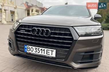 Позашляховик / Кросовер Audi Q7 2015 в 