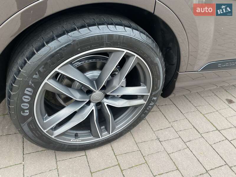 Внедорожник / Кроссовер Audi Q7 2015 в Хмельницком