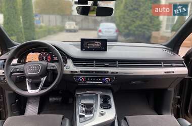 Позашляховик / Кросовер Audi Q7 2015 в 