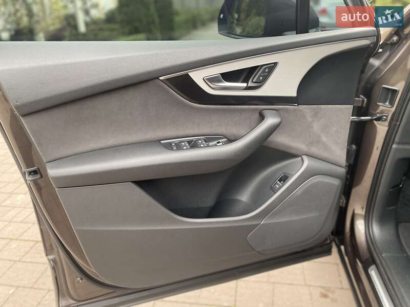 Внедорожник / Кроссовер Audi Q7 2015 в Хмельницком