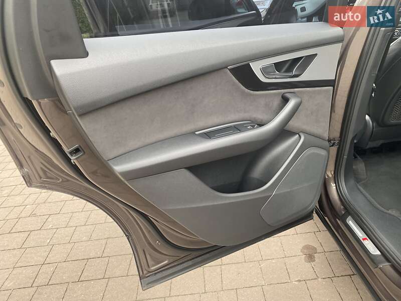 Внедорожник / Кроссовер Audi Q7 2015 в Хмельницком
