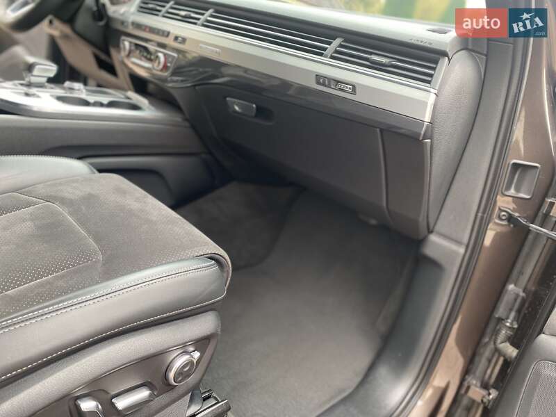 Внедорожник / Кроссовер Audi Q7 2015 в Хмельницком