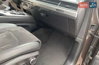 Позашляховик / Кросовер Audi Q7 2015 в 