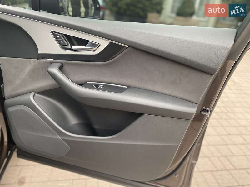 Внедорожник / Кроссовер Audi Q7 2015 в Хмельницком