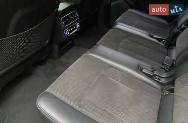 Позашляховик / Кросовер Audi Q7 2015 в 