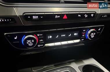 Позашляховик / Кросовер Audi Q7 2015 в 