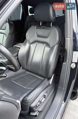 Внедорожник / Кроссовер Audi Q7 2016 в 
