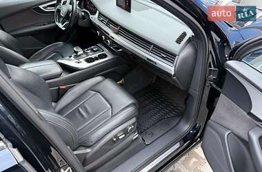 Внедорожник / Кроссовер Audi Q7 2016 в 