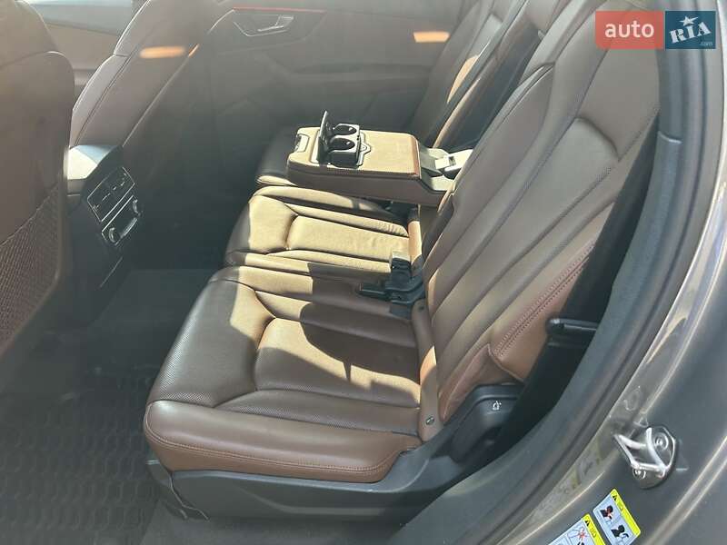 Позашляховик / Кросовер Audi Q7 2016 в Києві