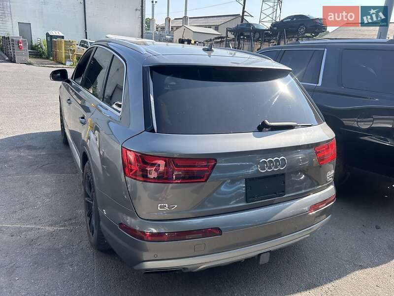Позашляховик / Кросовер Audi Q7 2016 в Києві