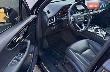 Позашляховик / Кросовер Audi Q7 2017 в 