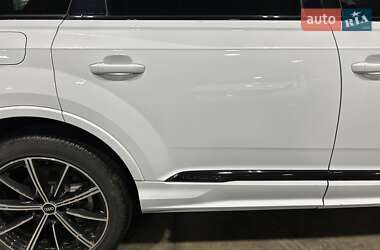 Позашляховик / Кросовер Audi Q7 2020 в 