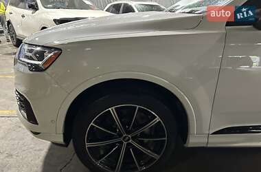 Позашляховик / Кросовер Audi Q7 2020 в 