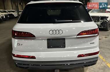 Позашляховик / Кросовер Audi Q7 2020 в 