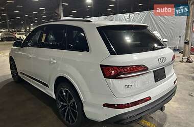 Позашляховик / Кросовер Audi Q7 2020 в 