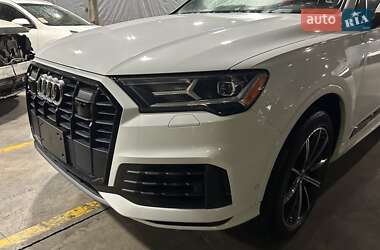 Позашляховик / Кросовер Audi Q7 2020 в 