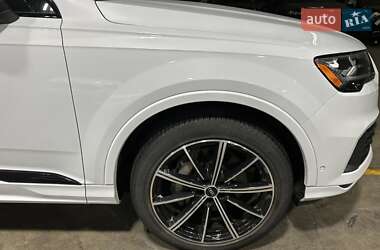 Позашляховик / Кросовер Audi Q7 2020 в 