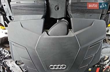 Позашляховик / Кросовер Audi Q7 2020 в 