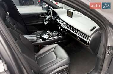 Позашляховик / Кросовер Audi Q7 2017 в  фото 66 Позашляховик / Кросовер Audi Q7 2017 в