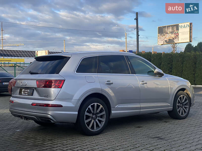 Позашляховик / Кросовер Audi Q7 2015 в Луцьку