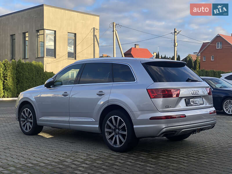 Позашляховик / Кросовер Audi Q7 2015 в Луцьку