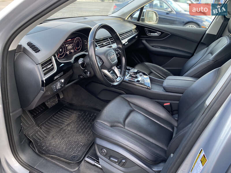Позашляховик / Кросовер Audi Q7 2015 в Луцьку