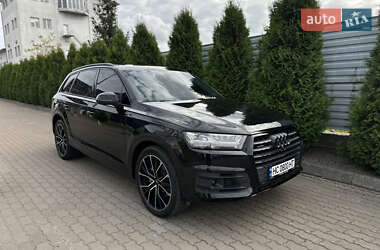 Позашляховик / Кросовер Audi Q7 2018 в 