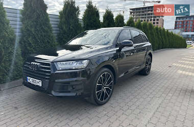 Позашляховик / Кросовер Audi Q7 2018 в 