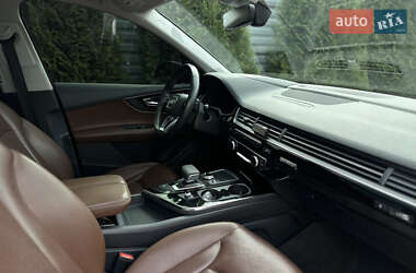 Позашляховик / Кросовер Audi Q7 2018 в 